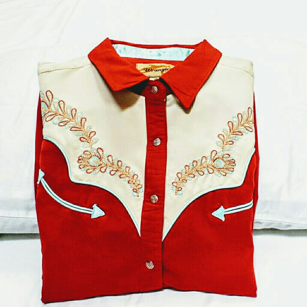 *RARE* Wrangler Tan and Red Pearl Snap Button Down Shirt